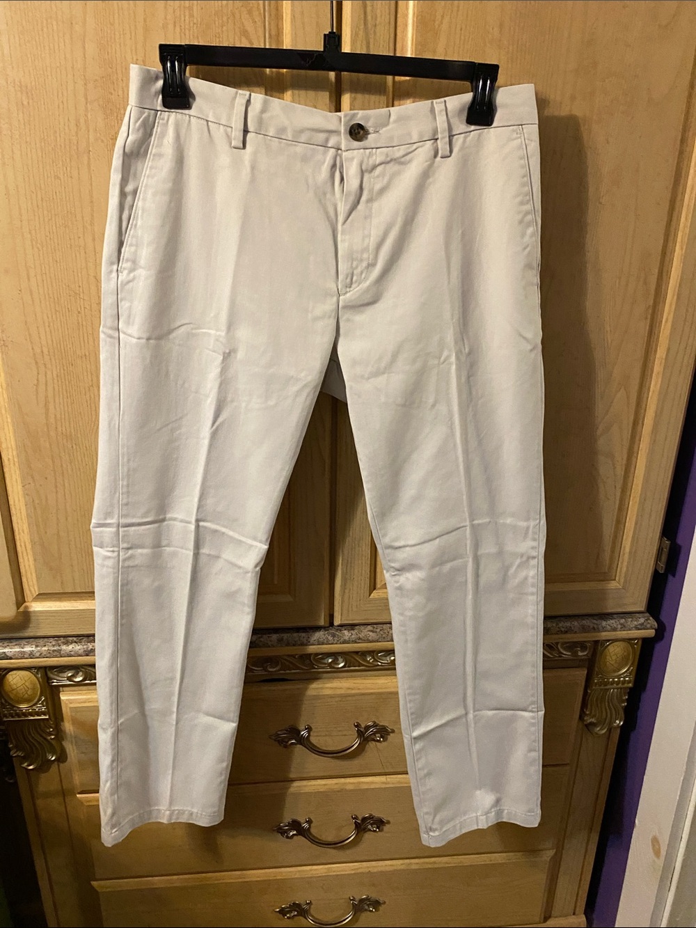 Men's Classic Chino Pants in Off-White/Light Gray. Size 33Wx29L